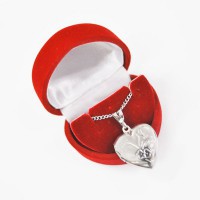 Colar com Pingente de Coração Relicário. R$ 25,00